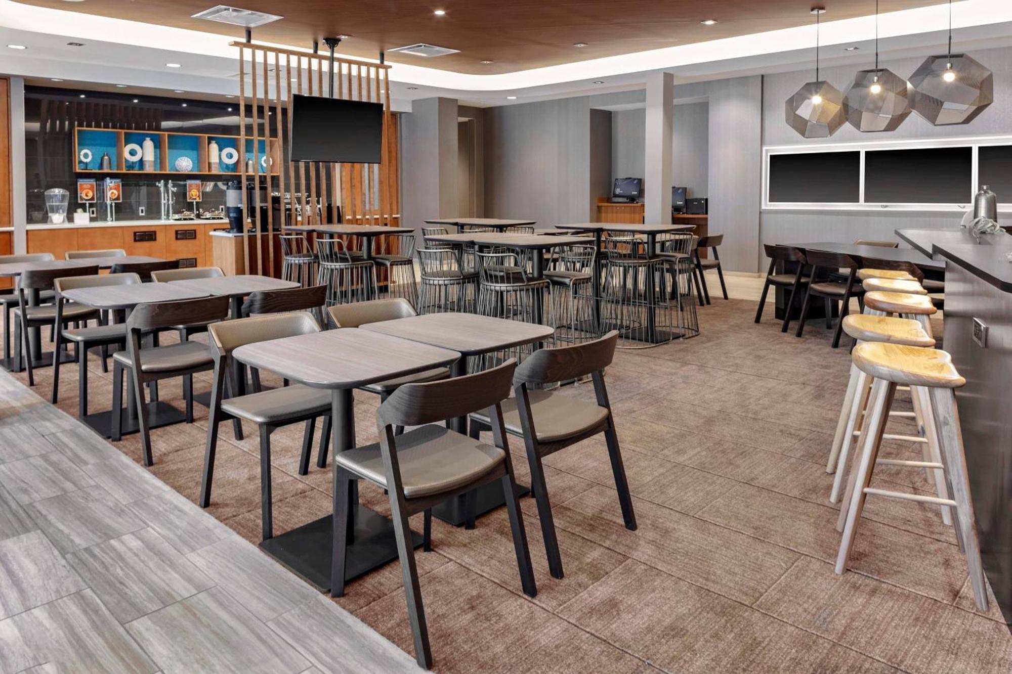 Springhill Suites By Marriott Kansas City Plaza Экстерьер фото