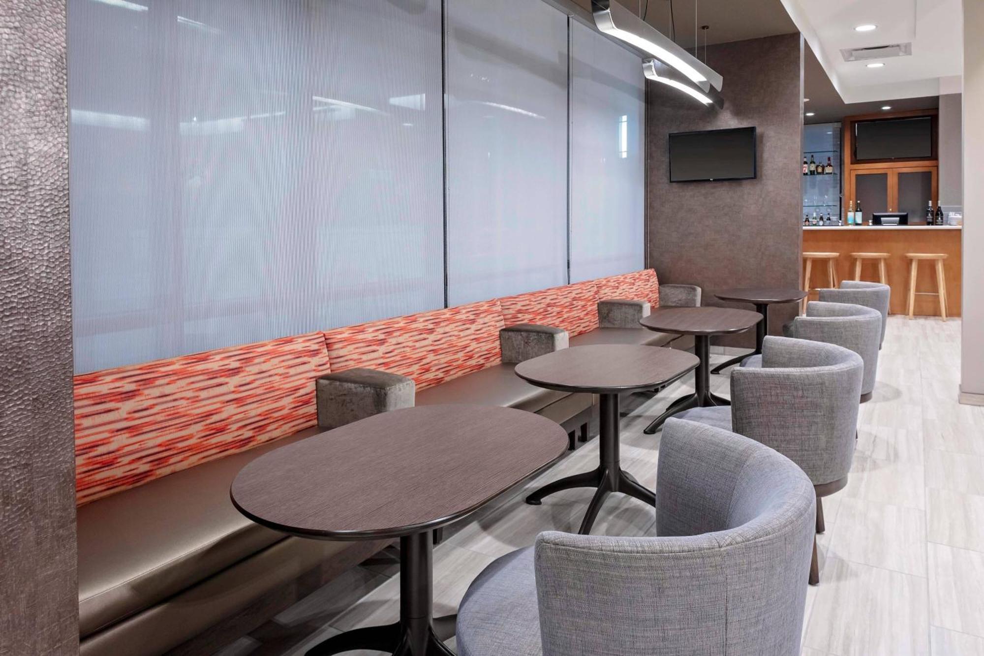 Springhill Suites By Marriott Kansas City Plaza Экстерьер фото
