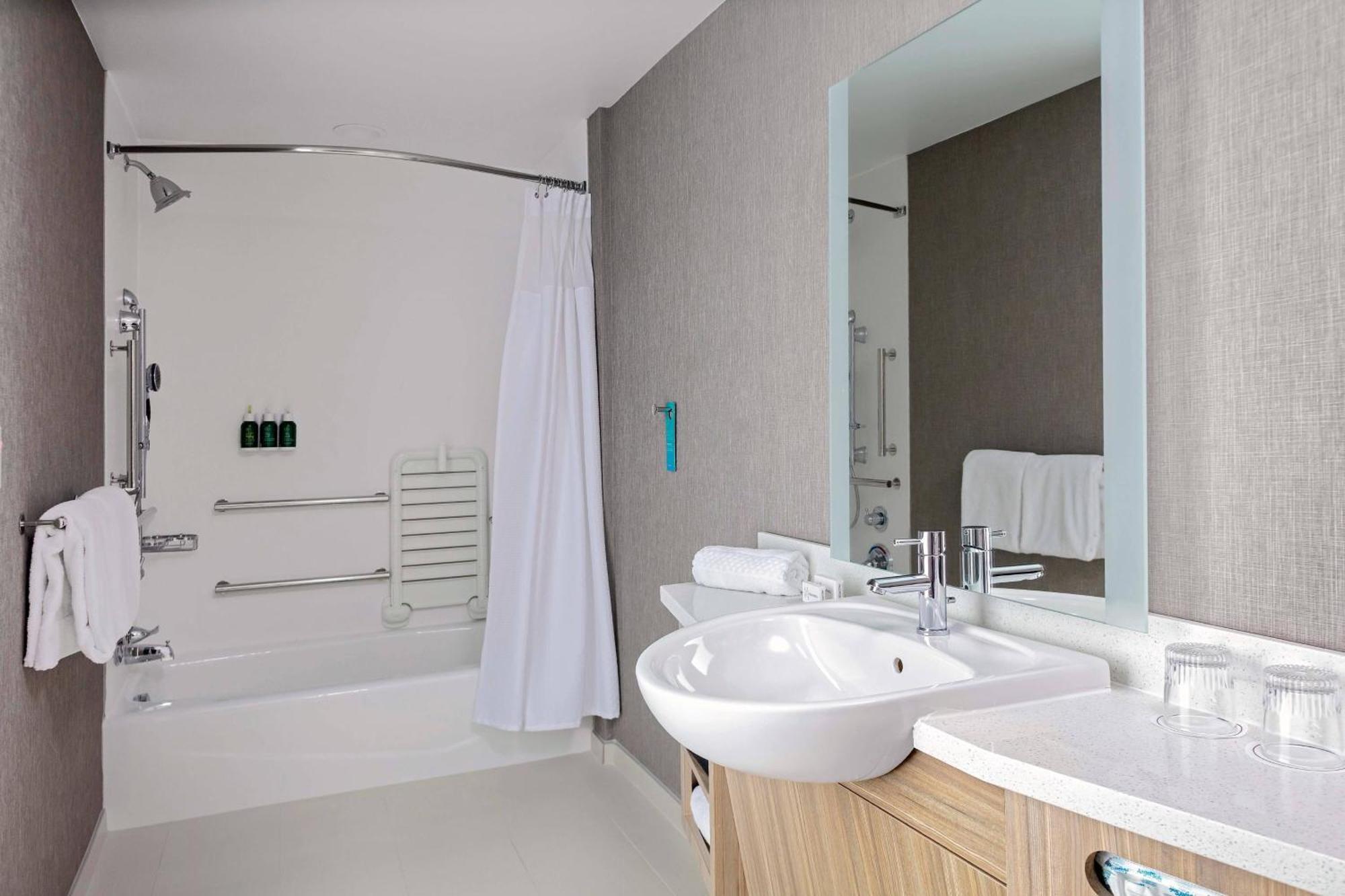 Springhill Suites By Marriott Kansas City Plaza Экстерьер фото